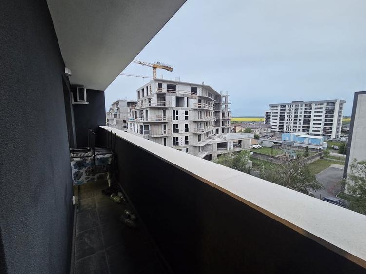 Apartament cu 6 camere semidecomandat în Metalurgiei