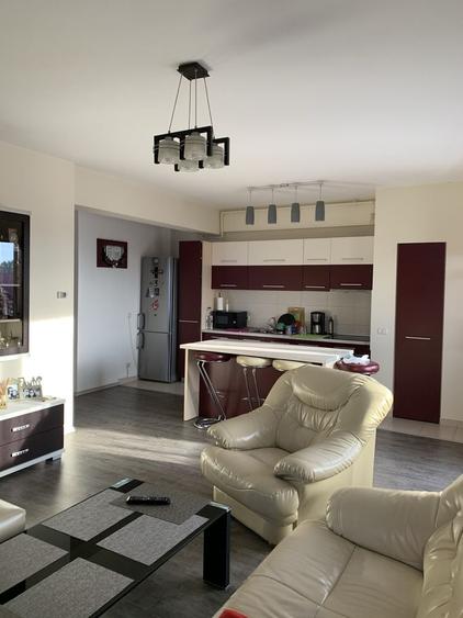 Apartament cu 3 camere decomandat în Petru Rareș