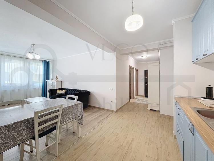 Apartament cu 3 camere semidecomandat, mobilat în Central