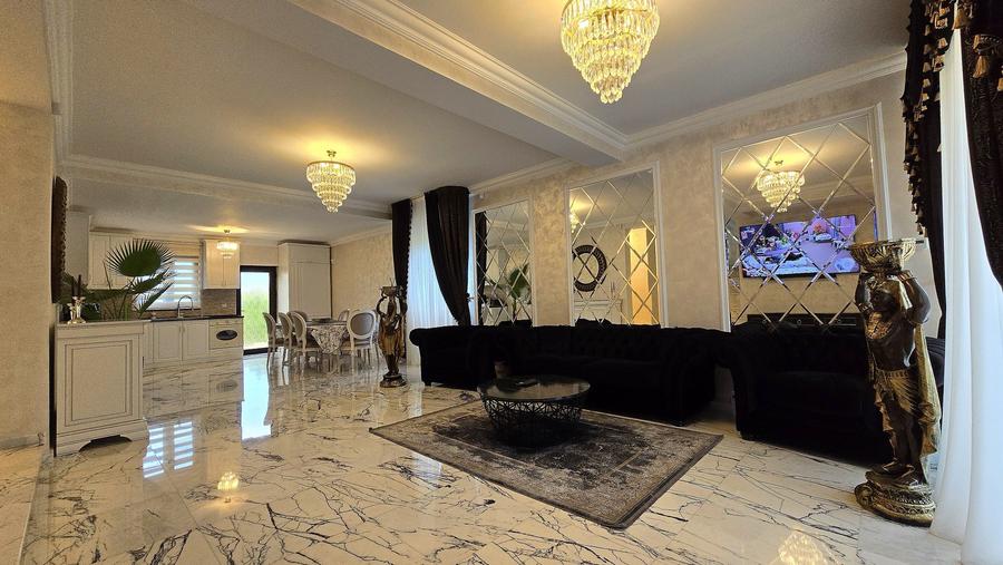Casă cu 4 camere cu Teren 2530 Mp în Central