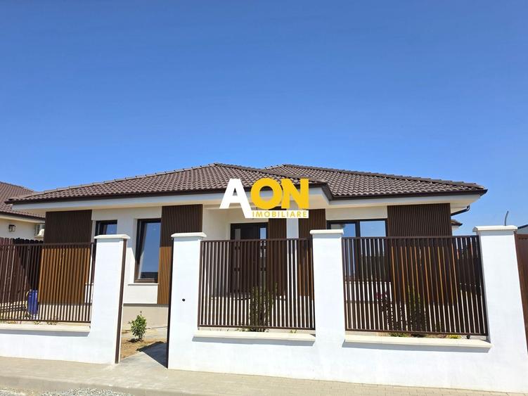 Casă individuală cu 4 camere cu Canalizare în Cetate