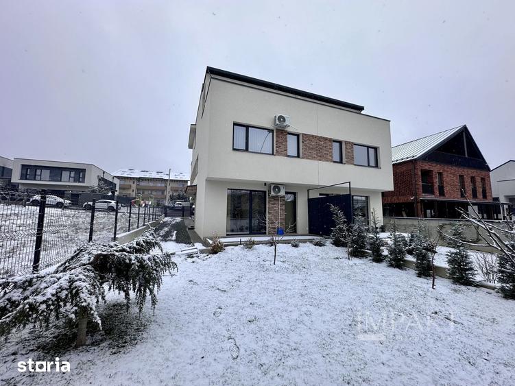 Casă cu 6 camere cu Teren 330 Mp în Europa