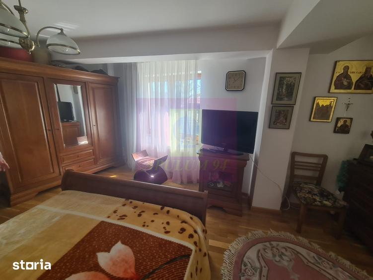Casă cu 9 camere cu Teren 2066 Mp în Breaza