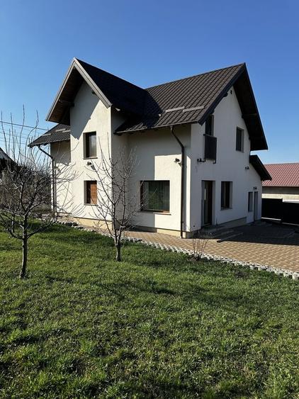 Casă cu 4 camere în Central