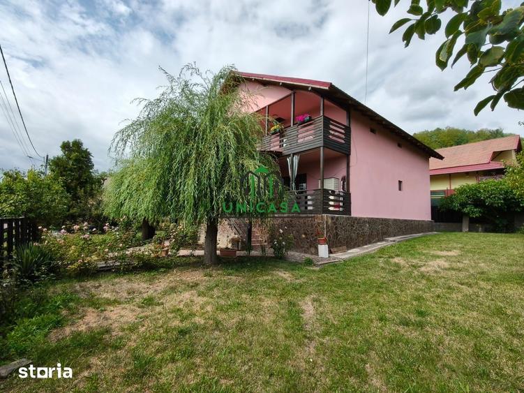 Casă cu 7 camere cu Teren 600 Mp în Central