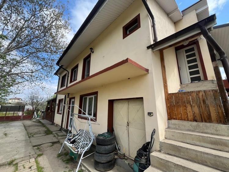 Casă individuală cu 8 camere cu Teren 2354 Mp în Malu Mare