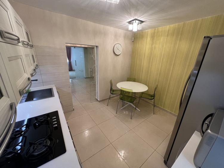 Apartament cu 4 camere decomandat, mobilat în Titan