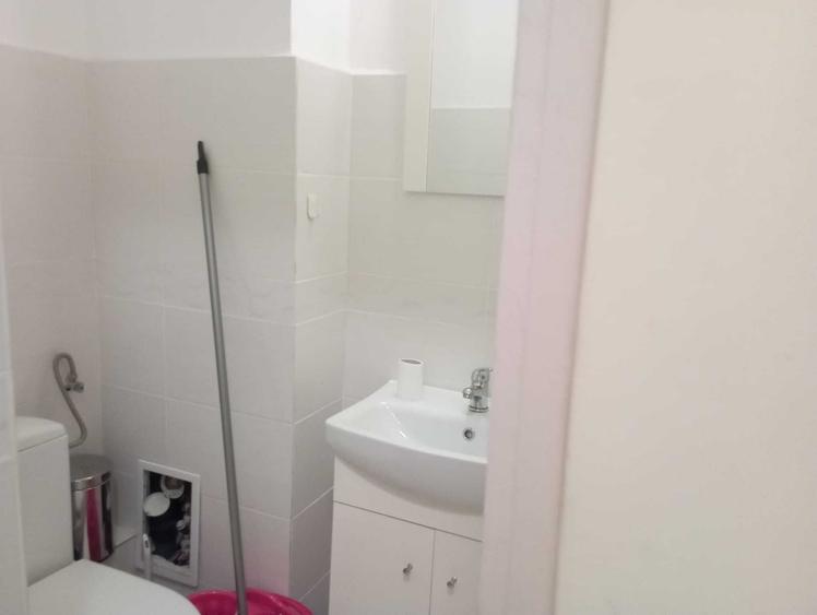Apartament cu 3 camere decomandat în Zăvoi
