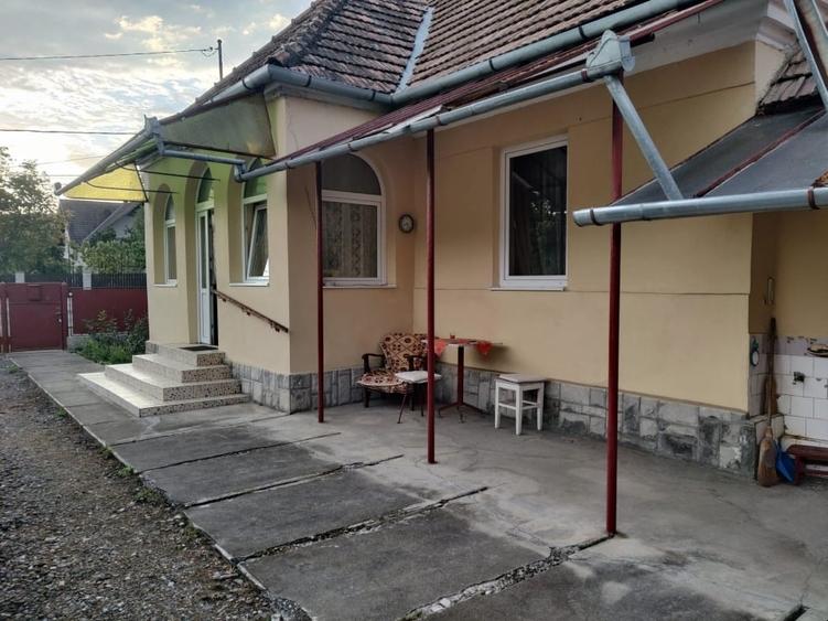 Casă individuală cu 3 camere cu Teren 1850 Mp în Suseni