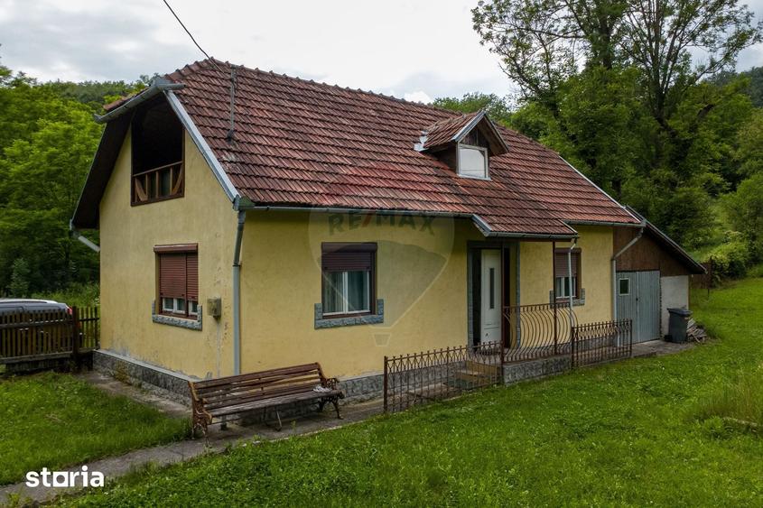 Casă cu 6 camere cu Teren 2143 Mp în Ribița