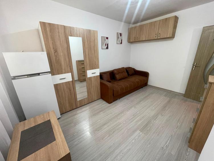 Garsonieră decomandată în Podu Roș