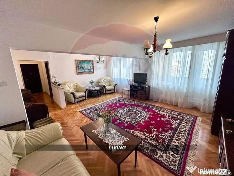 Apartament cu 4 camere decomandat în Traian