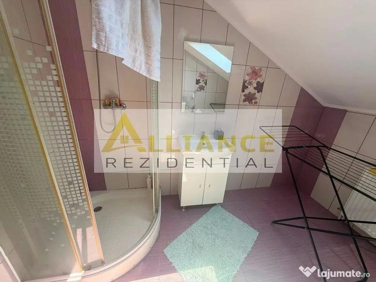 Apartament cu 3 camere semidecomandat în Berceni