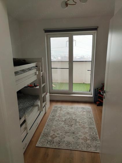 Apartament cu 3 camere decomandat în Exterior Vest