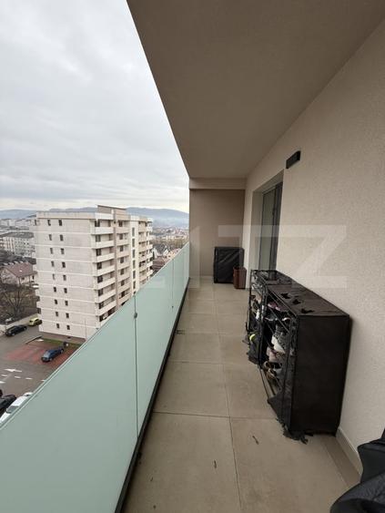Apartament cu 3 camere semidecomandat, mobilat în Independenței