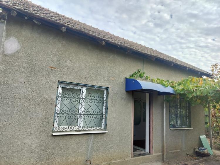 Casă individuală cu 2 camere cu Garaj în Malu Mare