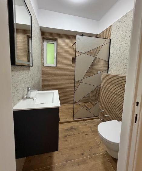 Apartament cu 3 camere semidecomandat în Capitale