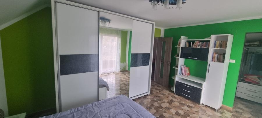 Casă individuală cu 5 camere cu Teren 1140 Mp în Periferie