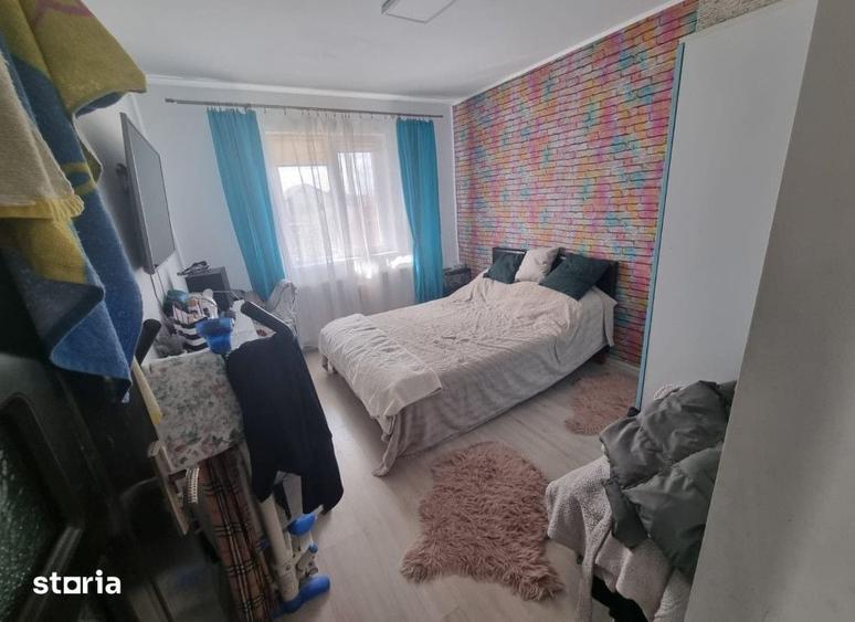 Casă cu 6 camere cu Teren 350 Mp în Tătărași
