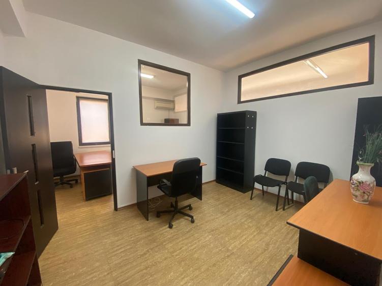 Casă cu 9 camere cu Canalizare în Colentina