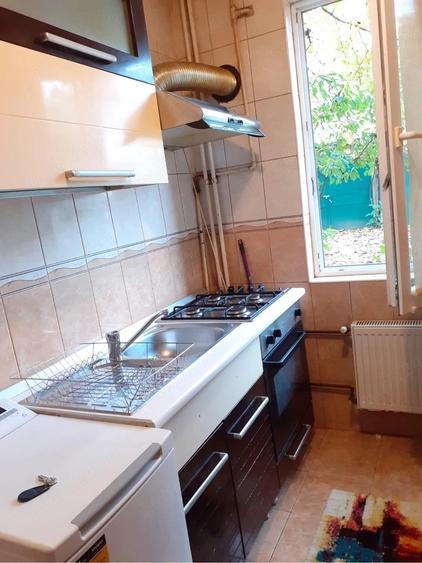 Apartament cu 3 camere semidecomandat în Exterior Vest
