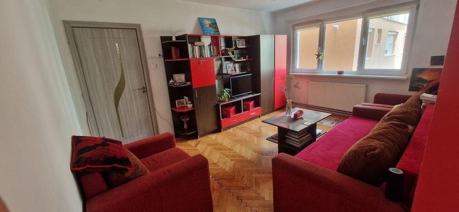 Apartament cu 3 camere semidecomandat în Ultracentral