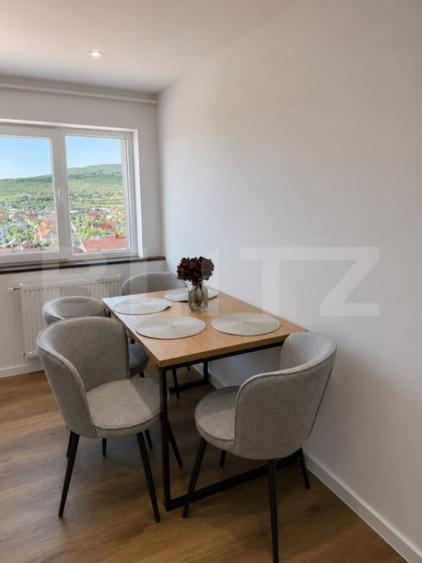 Apartament 3 camere, 73 mp, zona Lama - 2