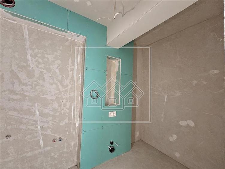 Apartament cu 2 camere decomandat în Exterior Vest