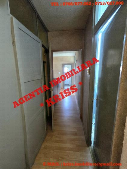 Apartament cu 3 camere decomandat în Craiovei