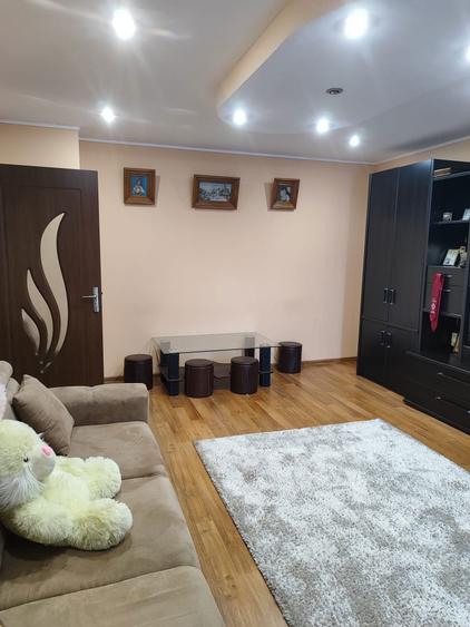 Apartament cu 3 camere decomandat în Traian