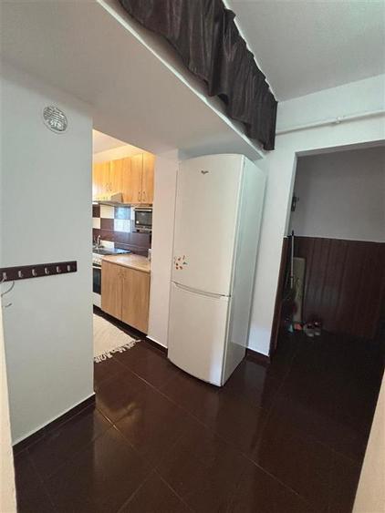 Apartament cu 3 camere semidecomandat în Mircea cel Bătrân