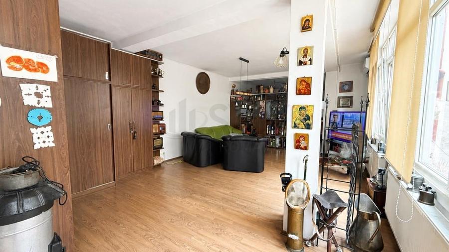 Apartament cu 3 camere decomandat, mobilat în Armeneasca