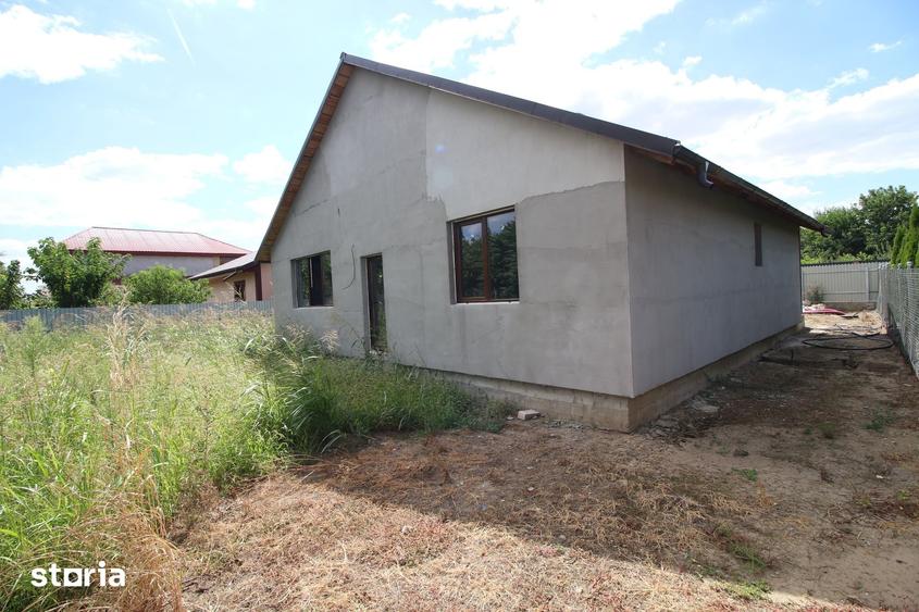 Casă cu 3 camere cu Teren 496 Mp în Tulucești