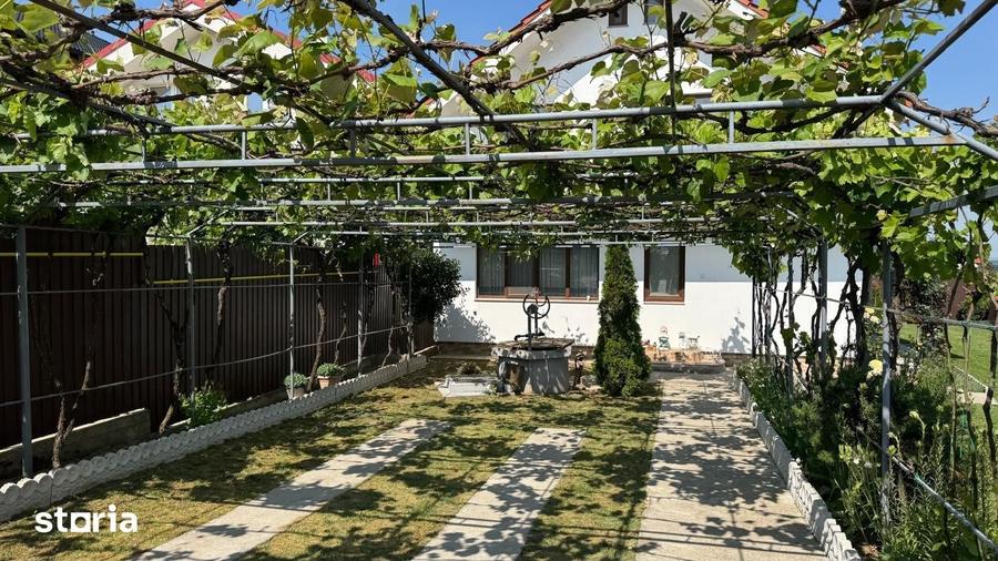 Casă cu 7 camere cu Teren 1080 Mp în Sânmartin