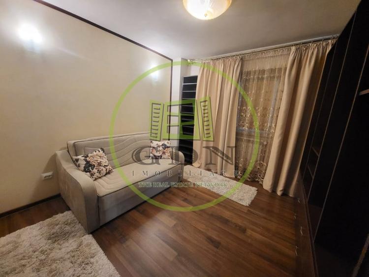 Apartament cu 3 camere, mobilat în Craiovița Nouă