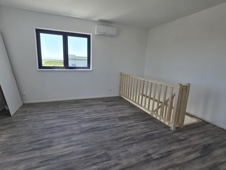 Spațiu industrial, de 530 mp, în Ozun