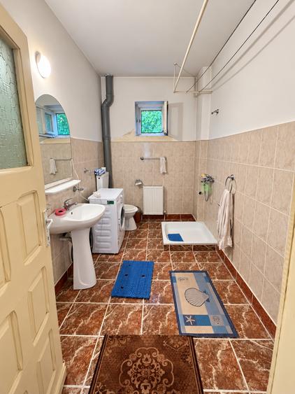 Casă individuală cu 4 camere cu Garaj în Exterior Sud