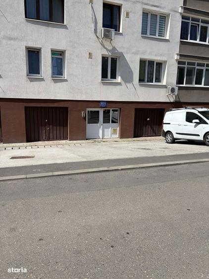Apartament cu 3 camere decomandat în Valea Oltului