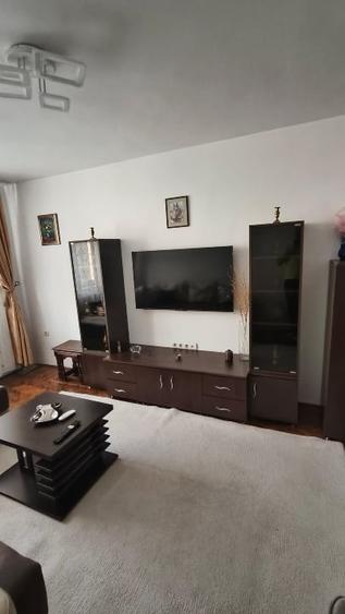 Apartament cu 3 camere decomandat, mobilat în Central