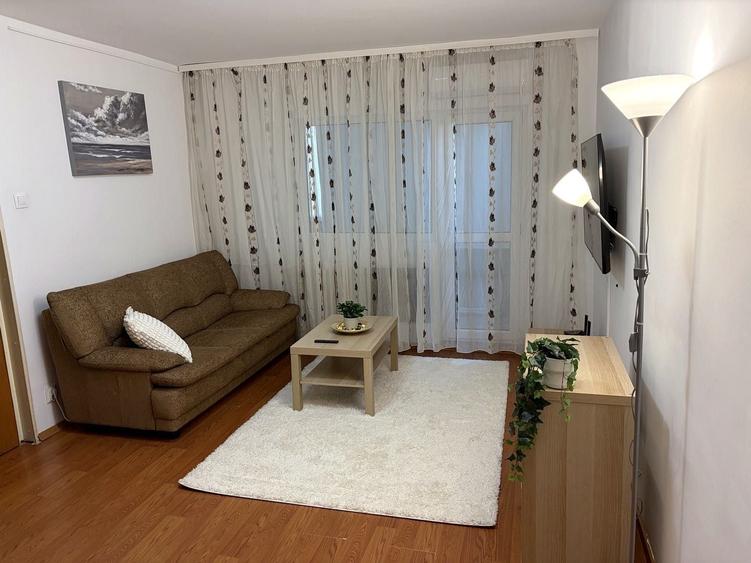 Apartament cu 2 camere semidecomandat în Banu Manta