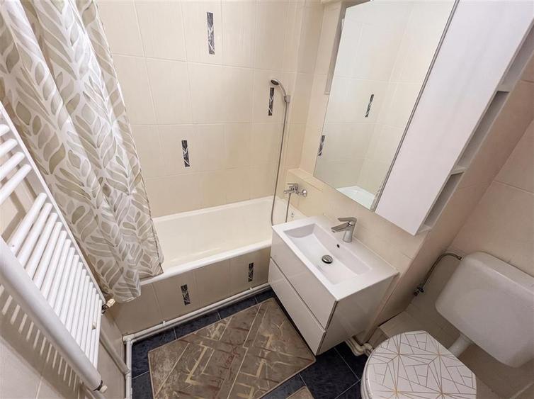 Apartament cu 3 camere decomandat, mobilat în George Enescu
