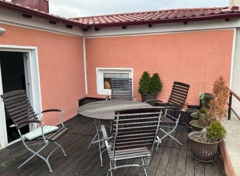 Casă cu 3 camere cu Canalizare în Capitale