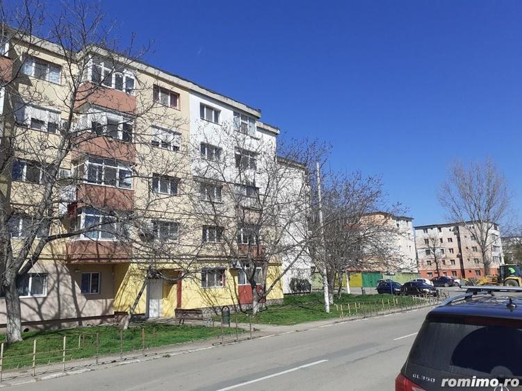 Teren de 9000 mp, în Est