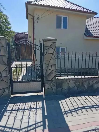 Casă cu 1 camere cu Teren 5500 Mp în Cacica