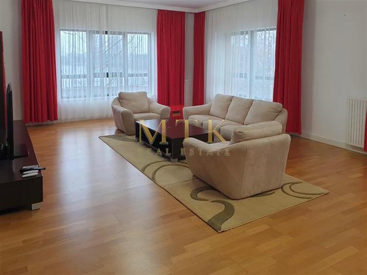 Apartament cu 4 camere decomandat, mobilat în Tei