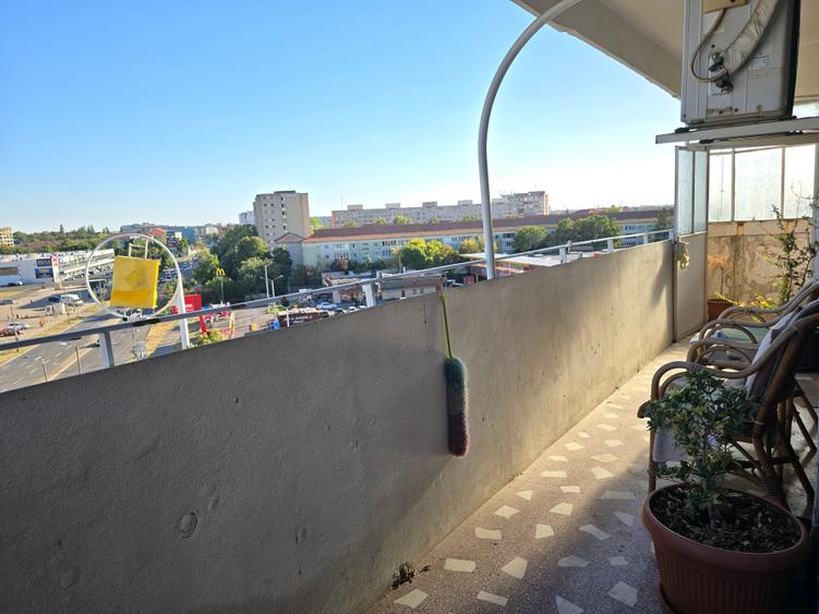 Apartament cu 3 camere decomandat în Gheorghe Lazăr