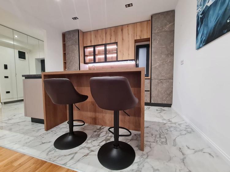 Apartament cu 3 camere decomandat în Arcul de Triumf