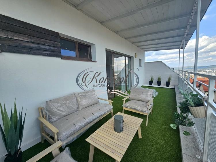 Apartament cu 5 camere semidecomandat, mobilat în Bună Ziua