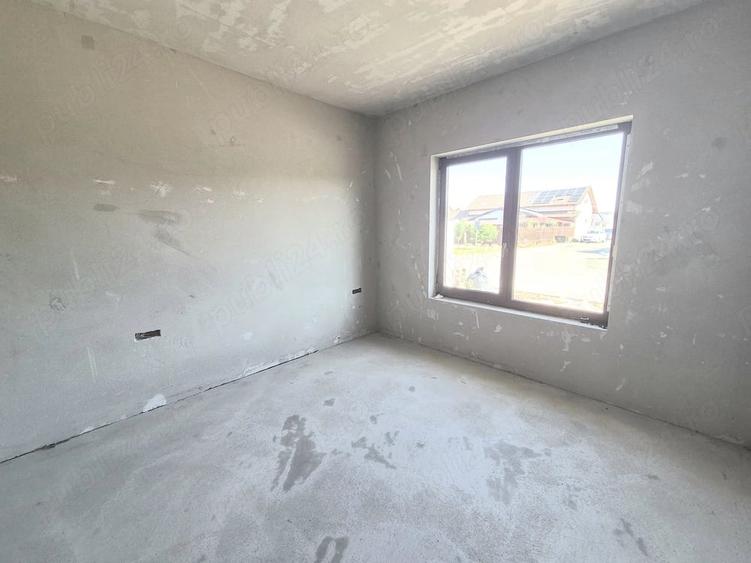 Casă cu 4 camere cu Teren 430 Mp în Vladimirescu