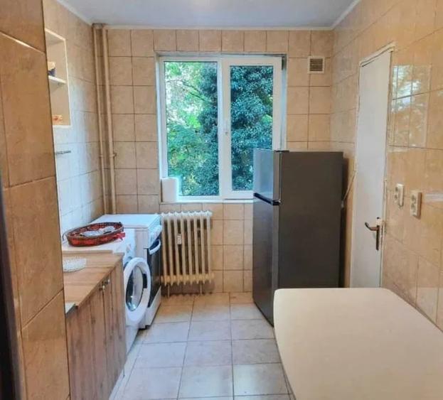 Apartament cu 3 camere decomandat, mobilat în Drumul Taberei
